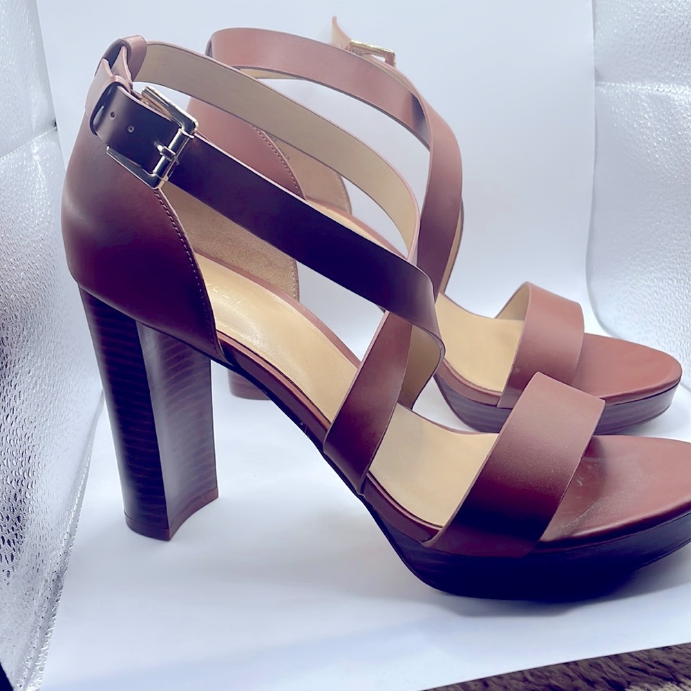 NINE WEST great chunky heel!! Camel Size 10!